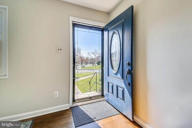 13100 Parkland Dr, Rockville, MD 20853 - photo 5