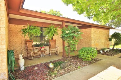 COVERED FRONT PORCH