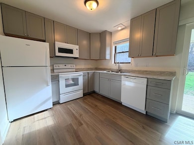 302 Walters Ave, Johnstown, PA 15904 - photo 2