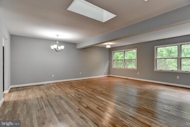 12702 N Point Ln, Laurel, MD 20708 - photo 7