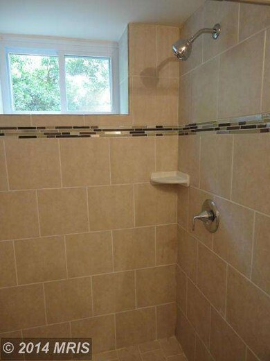 6220 Carters Ln, Riverdale, MD 20737 - photo 7