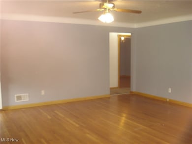 2253 E 290th St, Wickliffe, OH 44092 - photo 6