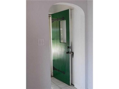 Entry/Foyer.