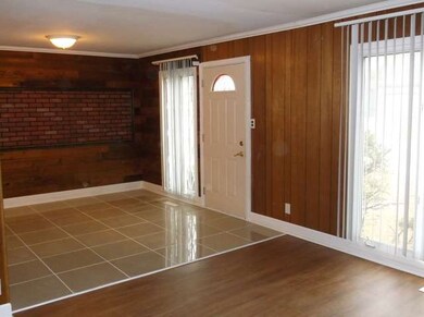 1008 Tacoma St, Carpentersville, IL 60110 - photo 6