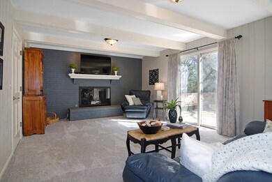 1330 Violet Ln, Batavia, IL 60510 - photo 3