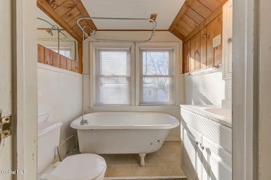 1346 van Antwerp Rd unit 2, Schenectady, NY 12309 - photo 7