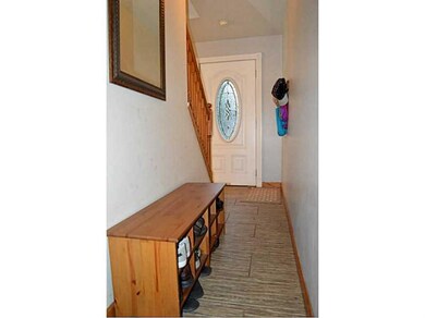 Entry/Foyer.