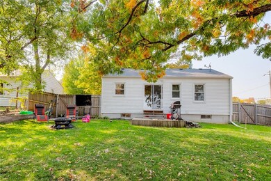 3541 27th St, Des Moines, IA 50310 - photo 5