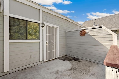 7401 Auburn Oaks Ct unit V, Citrus Heights, CA 95621 - photo 3