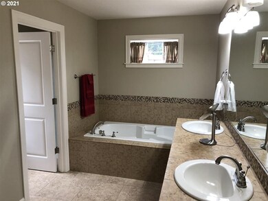 14480 SE Wenzel Dr, Clackamas, OR 97015 - photo 7