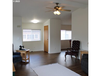 Living Room/Entrance