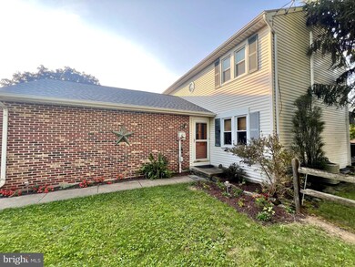 405 Washington Blvd, Womelsdorf, PA 19567 - photo 2