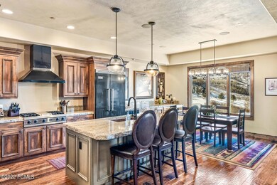 15_Kitchen-Dining_1800x1200_3991983