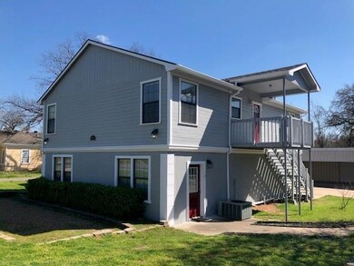 924 W Coffin St, Denison, TX 75020 - photo 2