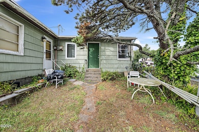 334 SW 9th St, Newport, OR 97365 - photo 6