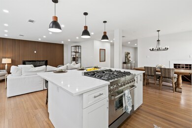 722 W 38th St, Houston, TX 77018 - photo 3