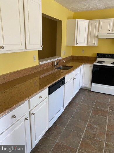 3913 Elkhorn Cir, Bowie, MD 20716 - photo 3