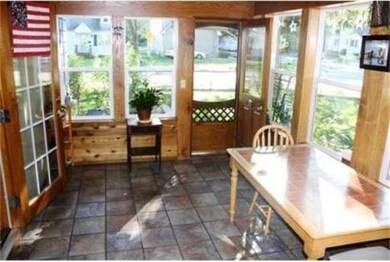 332 Rosewell St, Springfield, MA 01109 - photo 2