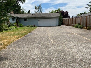 1804 E Laurel Dr, Newberg, OR 97132 - photo 2