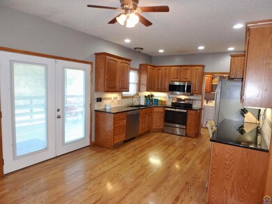 4229 SW Cambridge Ave, Topeka, KS 66610 - photo 7