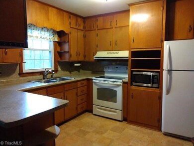 1130 Richardson St, Ramseur, NC 27316 - photo 6