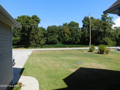 305 Gibbs Rd, New Bern, NC 28560 - photo 5