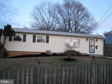 303 Pepper Mill Dr, Capitol Heights, MD 20743 - photo 2