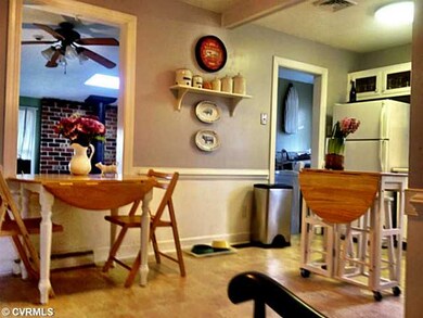 Kitchen - Eat- in kitchen. Pass thru to family roo