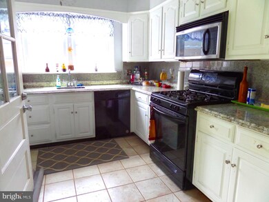 819 N Broad St, Lansdale, PA 19446 - photo 6