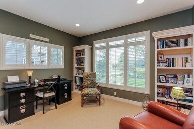 012-Office-1228349-mls