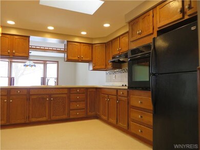 Kitchen. Huge Country kitchen with skylight... Ove
