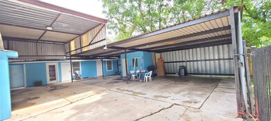 807 S Victory Dr, Houston, TX 77088 - photo 6