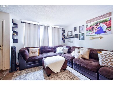 3470 Casteel St unit 3490, Hubbard, OR 97032 - photo 4