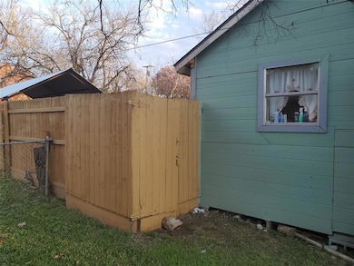 1415 N Cleveland Ave, Sherman, TX 75090 - photo 7