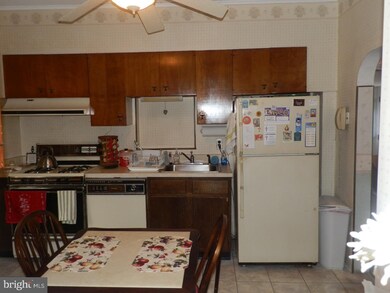 629 Beechwood Ave, Darby, PA 19023 - photo 4