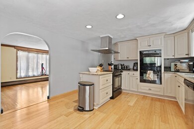 35 Mckenney Cir, Andover, MA 01810 - photo 2