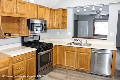 208 Dutton St, Eaton Rapids, MI 48827 - photo 6