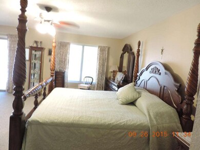 5710 E Gary St 002