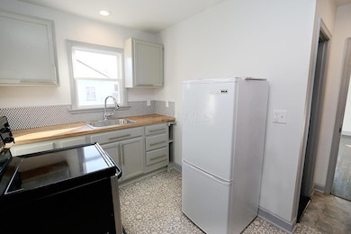 99-101 N. Brinker 31