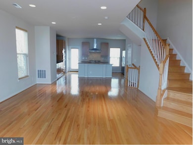 3061 Waterloo Ln, Fairfax, VA 22031 - photo 3