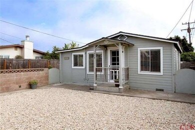 Very private front courtyard, waiting for your ext