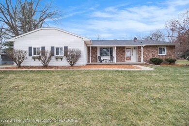 Sprawling ranch with 1 acre