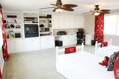 Spacious 4th bedroom upstairs, with its own half b