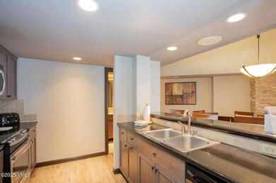 St James Place unit R-412 week 37, Beaver Creek, CO 81620 - photo 6