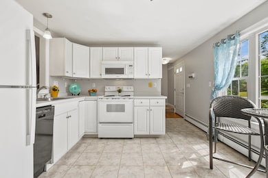 128 Hibiscus Ave, Waltham, MA 02451 - photo 4