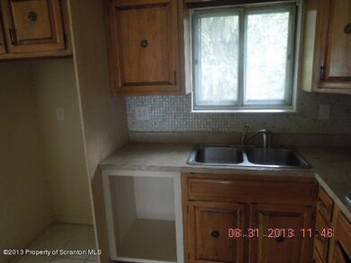 125 W Holly St, Hazleton, PA 18201 - photo 3