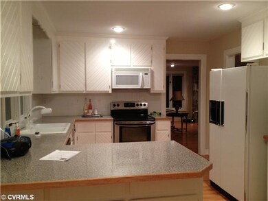 Kitchen - Eat-in~Wood Floor~Solid Wood Cabinets