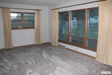 3710 Wilkes Ave, Davenport, IA 52806 - photo 3