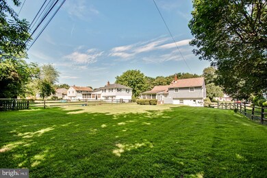 957 Carlin Dr, Southampton, PA 18966 - photo 2