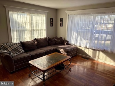 656 Honeysuckle Way, Pennsburg, PA 18073 - photo 5